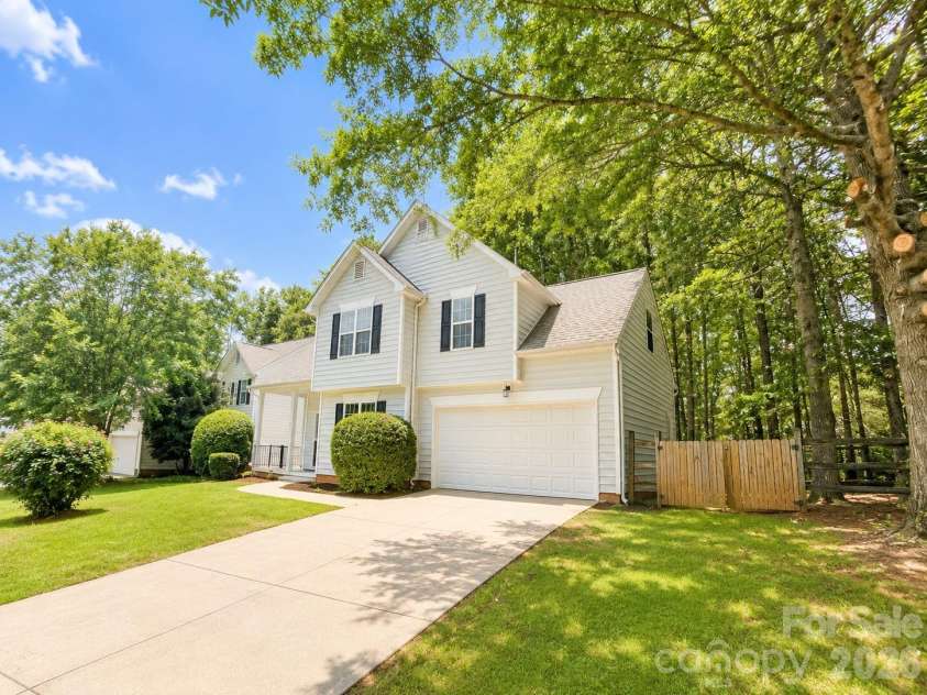 6417 Spanish Moss Lane, Charlotte, NC 28262.  MLS# CAR4407084, YatesRealty ID 39570. Front
