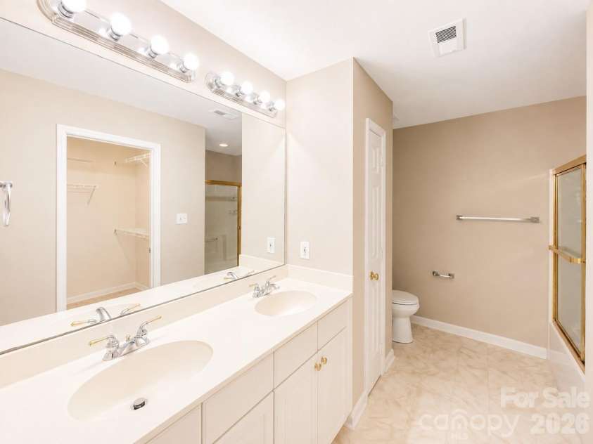 6417 Spanish Moss Lane, Charlotte, NC 28262.  MLS# CAR4407084, YatesRealty ID 39570. Primary Bath