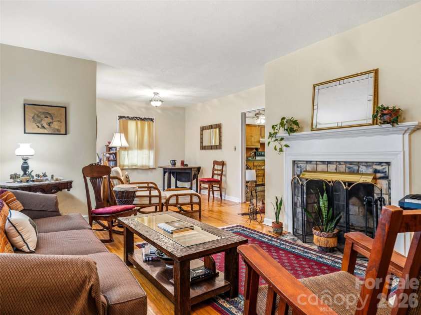 28 Canterbury Road, Asheville, NC 28805.  MLS# CAR4384902, YatesRealty ID 39572. 