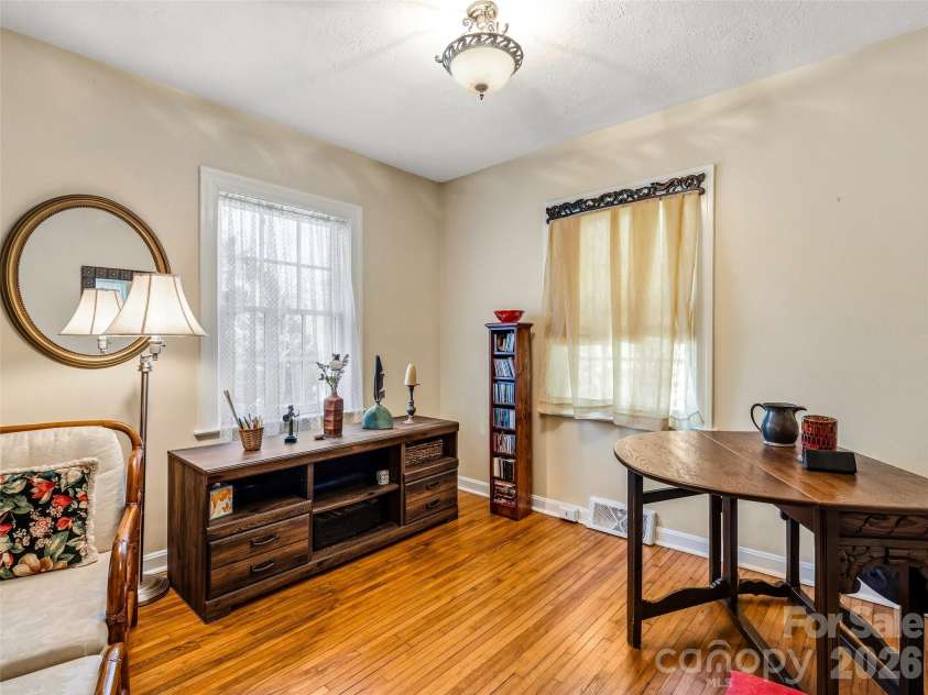 28 Canterbury Road, Asheville, NC 28805.  MLS# CAR4384902, YatesRealty ID 39572. 