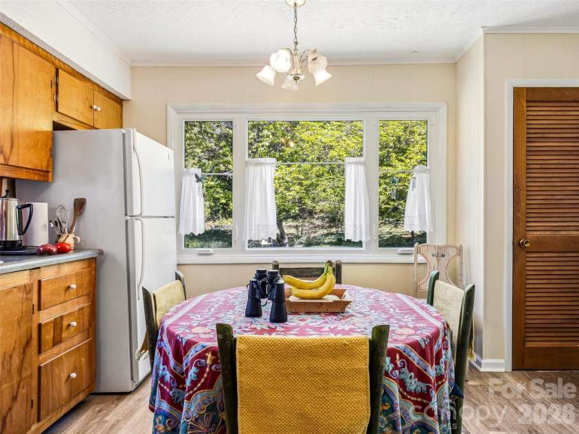 28 Canterbury Road, Asheville, NC 28805.  MLS# CAR4384902, YatesRealty ID 39572. 