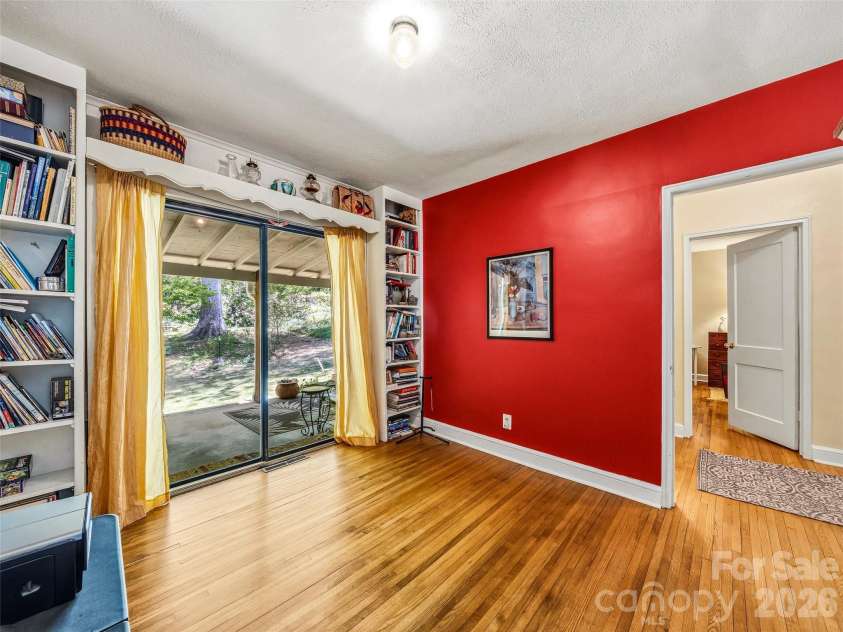 28 Canterbury Road, Asheville, NC 28805.  MLS# CAR4384902, YatesRealty ID 39572. 