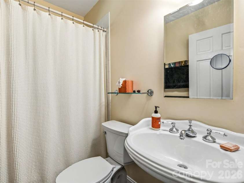 28 Canterbury Road, Asheville, NC 28805.  MLS# CAR4384902, YatesRealty ID 39572. 