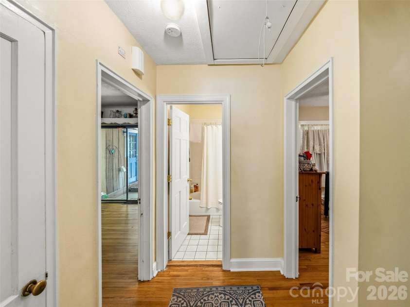 28 Canterbury Road, Asheville, NC 28805.  MLS# CAR4384902, YatesRealty ID 39572. 