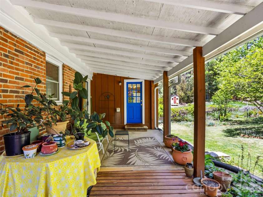 28 Canterbury Road, Asheville, NC 28805.  MLS# CAR4384902, YatesRealty ID 39572. 