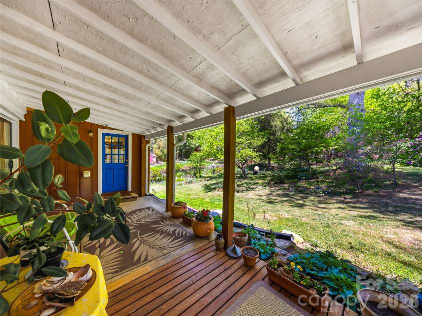 28 Canterbury Road, Asheville, NC 28805.  MLS# CAR4384902, YatesRealty ID 39572. 