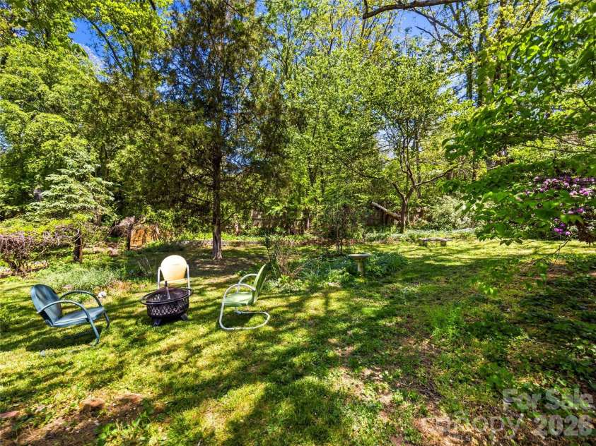 28 Canterbury Road, Asheville, NC 28805.  MLS# CAR4384902, YatesRealty ID 39572. 