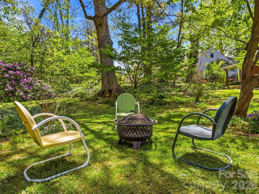 28 Canterbury Road, Asheville, NC 28805.  MLS# CAR4384902, YatesRealty ID 39572. 