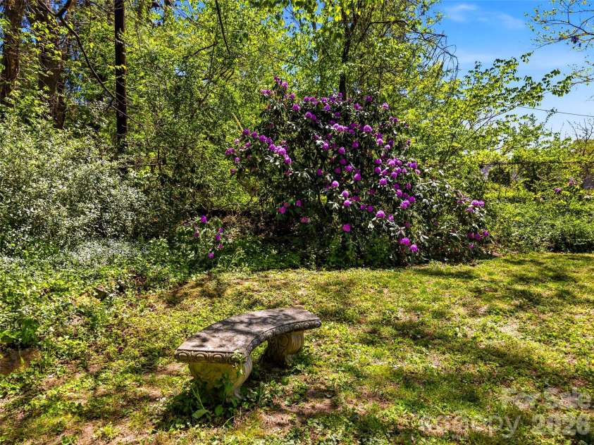 28 Canterbury Road, Asheville, NC 28805.  MLS# CAR4384902, YatesRealty ID 39572. 
