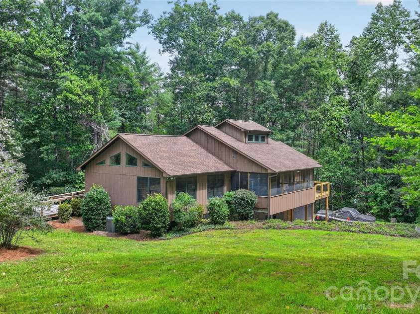 1044 Belvidere Lane, Morganton, NC 28655.  MLS# CAR4407125, YatesRealty ID 39574. 