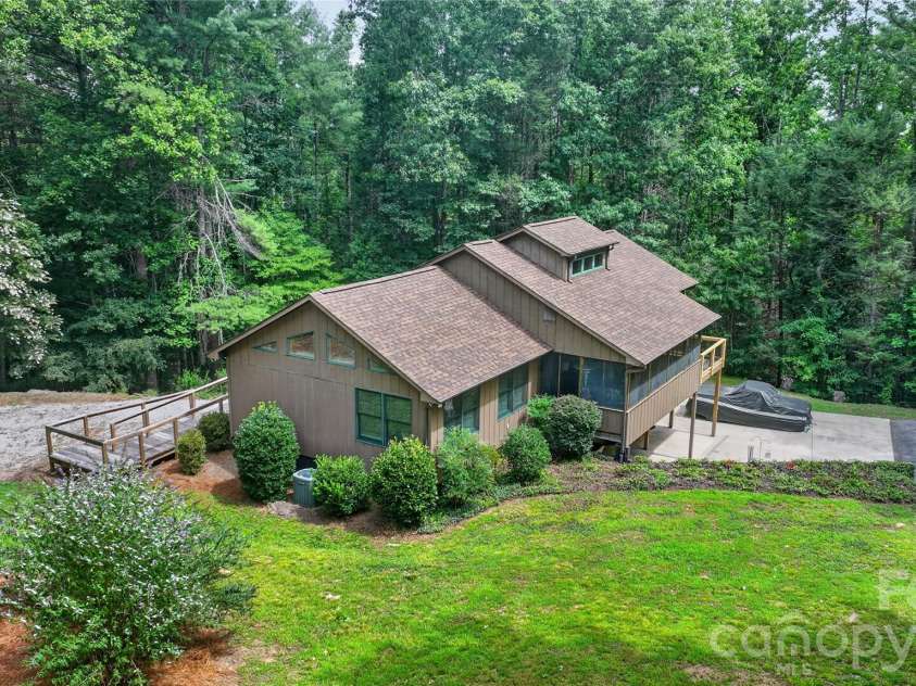 1044 Belvidere Lane, Morganton, NC 28655.  MLS# CAR4407125, YatesRealty ID 39574. 