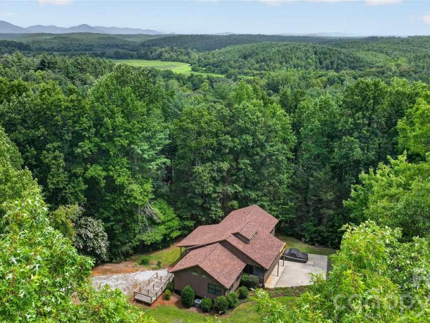 1044 Belvidere Lane, Morganton, NC 28655.  MLS# CAR4407125, YatesRealty ID 39574. 