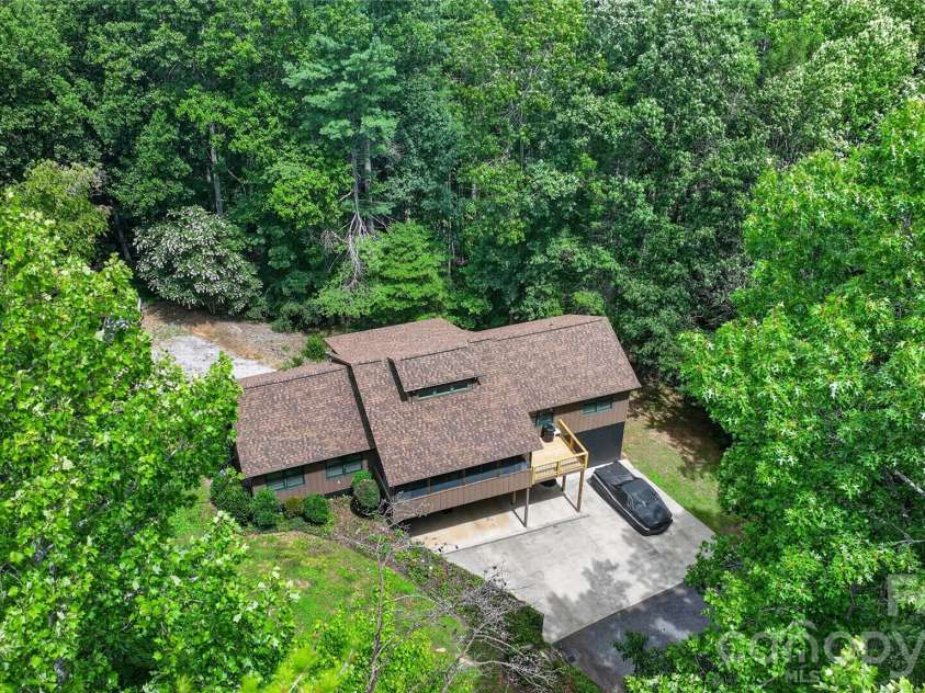 1044 Belvidere Lane, Morganton, NC 28655.  MLS# CAR4407125, YatesRealty ID 39574. 