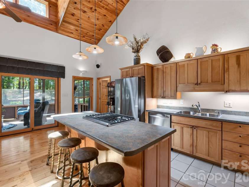 1044 Belvidere Lane, Morganton, NC 28655.  MLS# CAR4407125, YatesRealty ID 39574. 