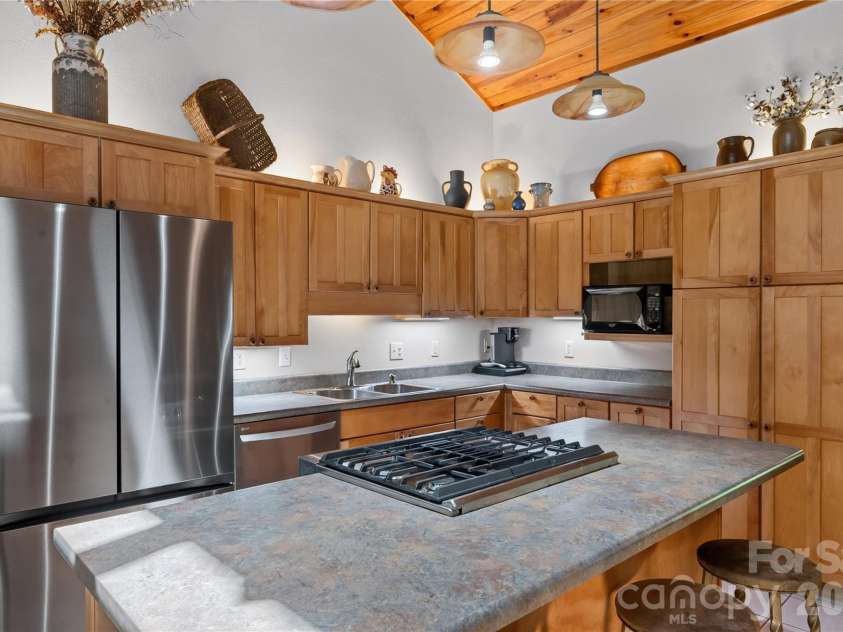 1044 Belvidere Lane, Morganton, NC 28655.  MLS# CAR4407125, YatesRealty ID 39574. 