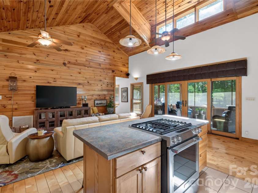 1044 Belvidere Lane, Morganton, NC 28655.  MLS# CAR4407125, YatesRealty ID 39574. 