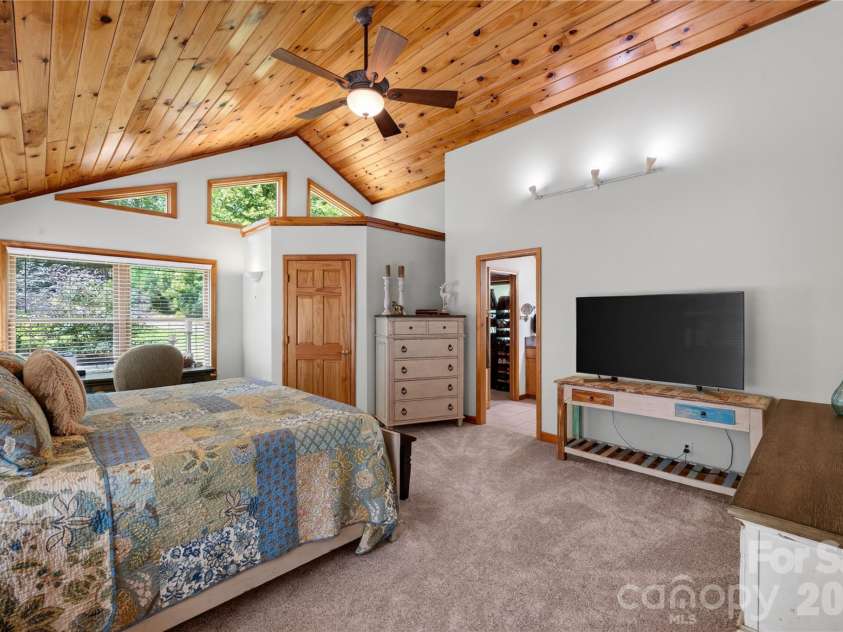 1044 Belvidere Lane, Morganton, NC 28655.  MLS# CAR4407125, YatesRealty ID 39574. 