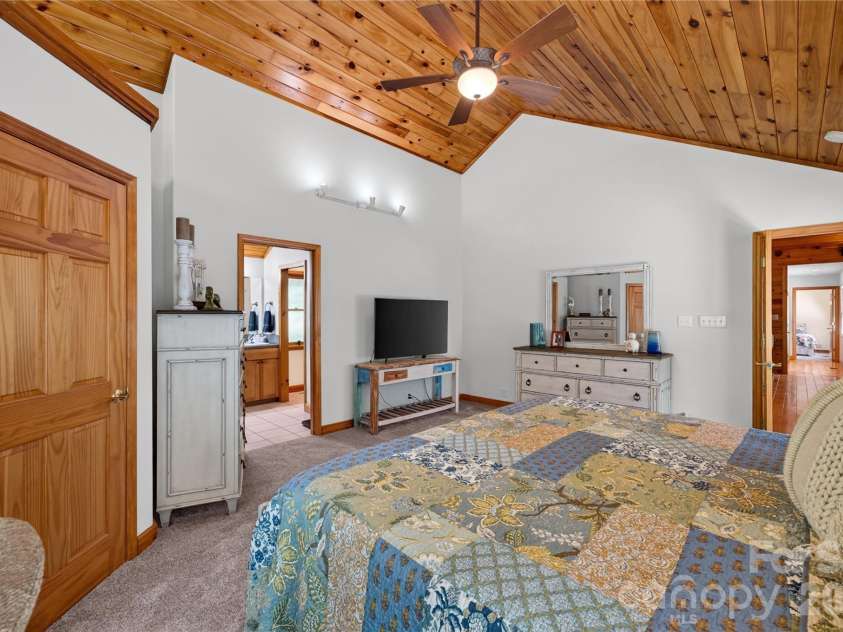 1044 Belvidere Lane, Morganton, NC 28655.  MLS# CAR4407125, YatesRealty ID 39574. 