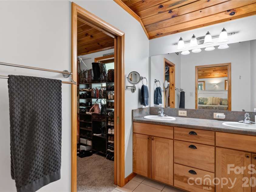 1044 Belvidere Lane, Morganton, NC 28655.  MLS# CAR4407125, YatesRealty ID 39574. 