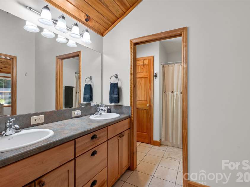 1044 Belvidere Lane, Morganton, NC 28655.  MLS# CAR4407125, YatesRealty ID 39574. 