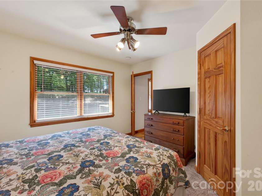 1044 Belvidere Lane, Morganton, NC 28655.  MLS# CAR4407125, YatesRealty ID 39574. 