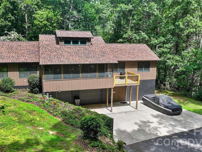 1044 Belvidere Lane, Morganton, NC 28655.  MLS# CAR4407125, YatesRealty ID 39574. 