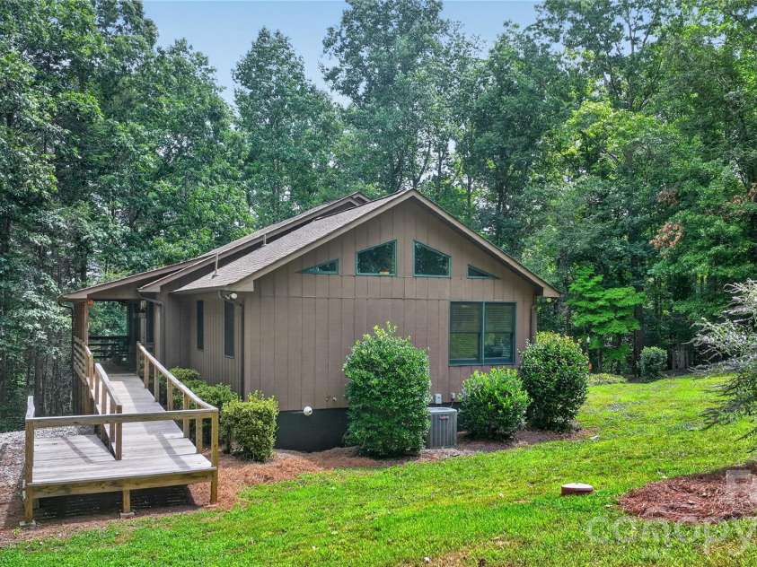 1044 Belvidere Lane, Morganton, NC 28655.  MLS# CAR4407125, YatesRealty ID 39574. 