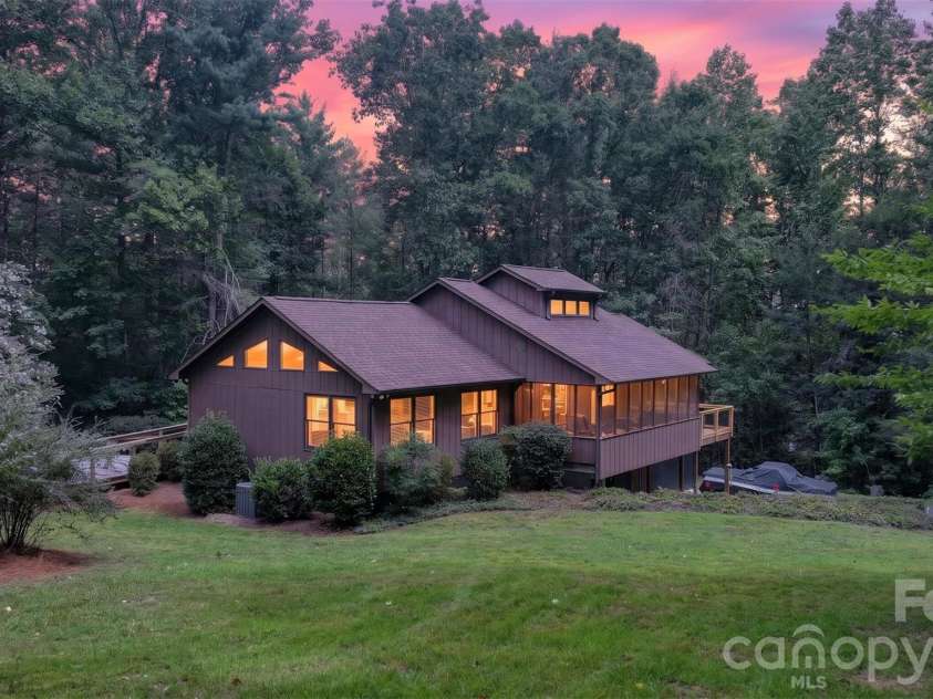 1044 Belvidere Lane, Morganton, NC 28655.  MLS# CAR4407125, YatesRealty ID 39574. 