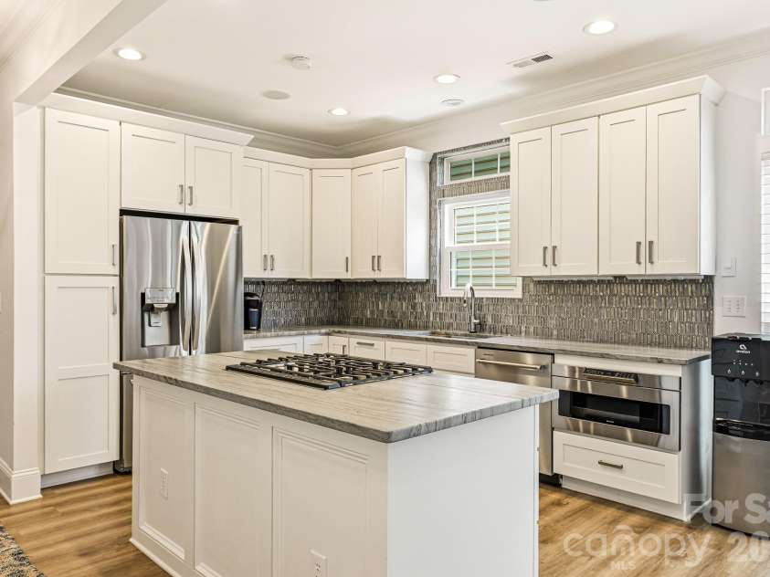 8335 Viewpoint Lane, Cornelius, NC 28031.  MLS# CAR4393195, YatesRealty ID 39575. 