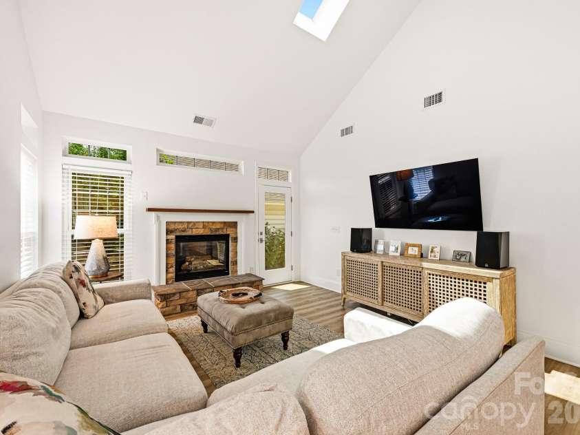 8335 Viewpoint Lane, Cornelius, NC 28031.  MLS# CAR4393195, YatesRealty ID 39575. 