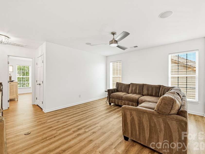 8335 Viewpoint Lane, Cornelius, NC 28031.  MLS# CAR4393195, YatesRealty ID 39575. 