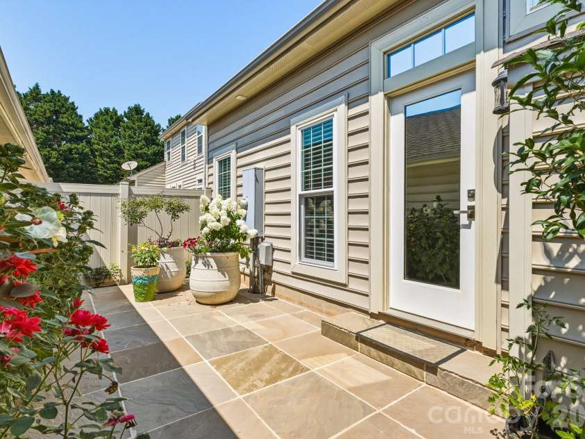 8335 Viewpoint Lane, Cornelius, NC 28031.  MLS# CAR4393195, YatesRealty ID 39575. 