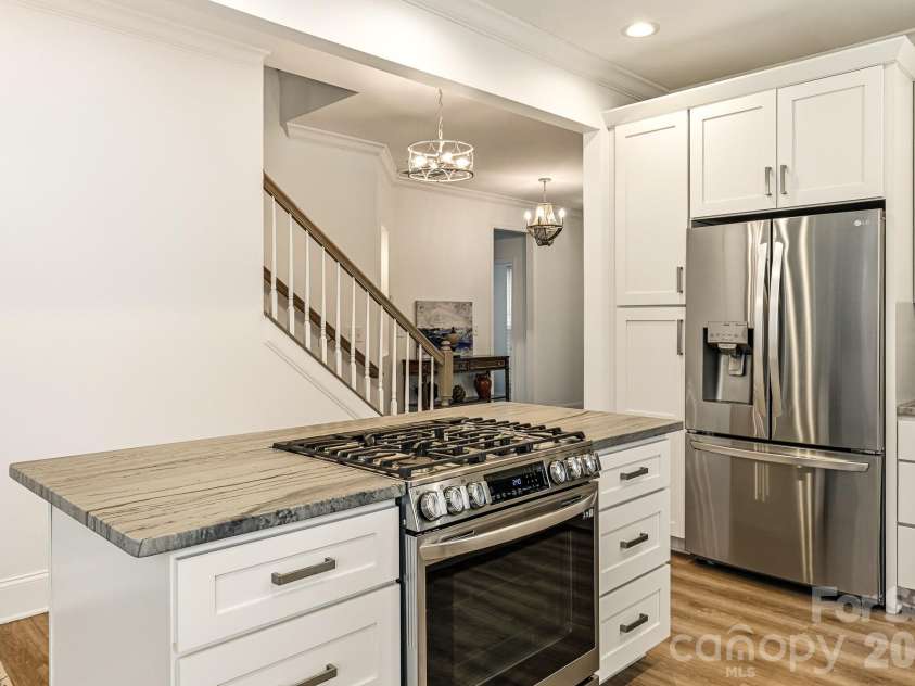 8335 Viewpoint Lane, Cornelius, NC 28031.  MLS# CAR4393195, YatesRealty ID 39575. 