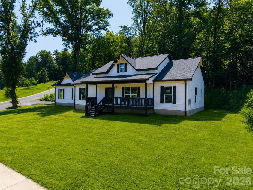 60 Charlotte Street, Franklin, NC 28734.  MLS# CAR4397643, YatesRealty ID 39577. 
