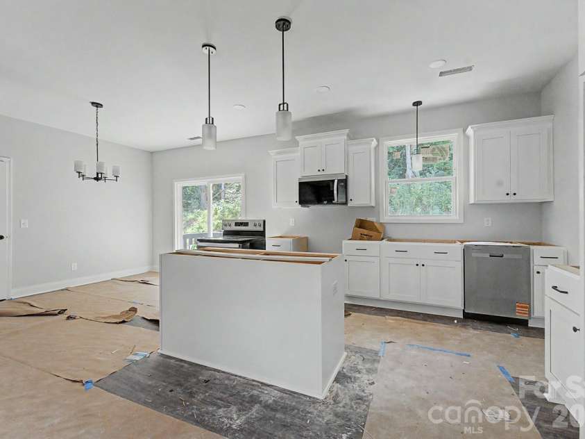 60 Charlotte Street, Franklin, NC 28734.  MLS# CAR4397643, YatesRealty ID 39577. 