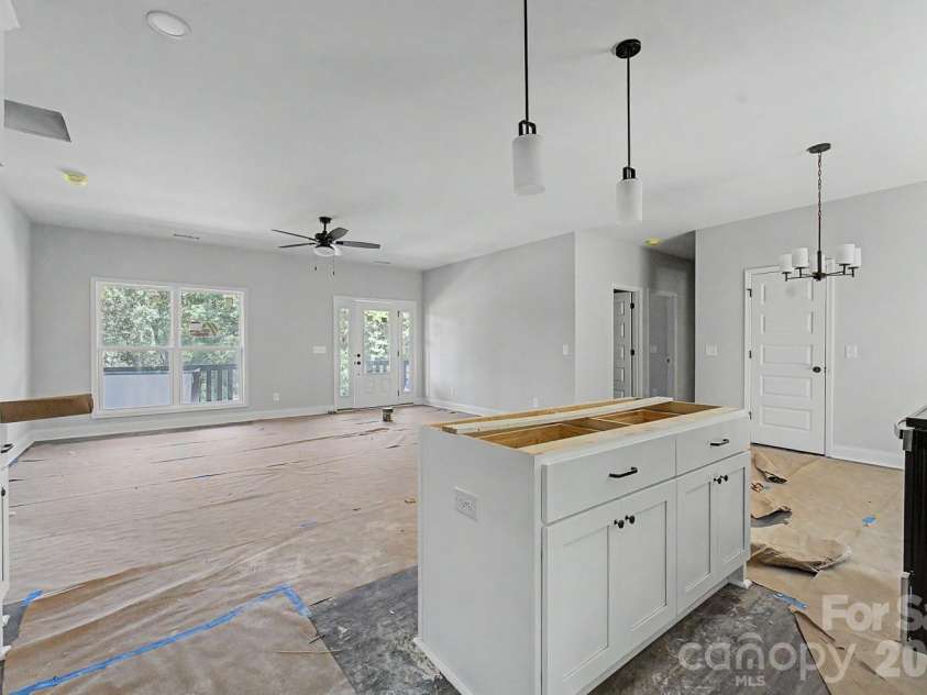 60 Charlotte Street, Franklin, NC 28734.  MLS# CAR4397643, YatesRealty ID 39577. 