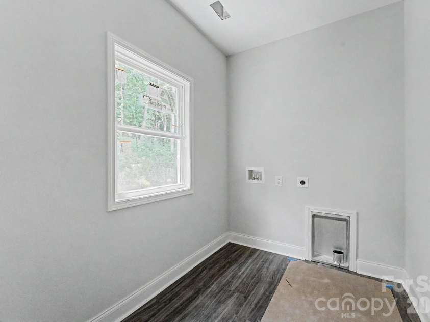 60 Charlotte Street, Franklin, NC 28734.  MLS# CAR4397643, YatesRealty ID 39577. 