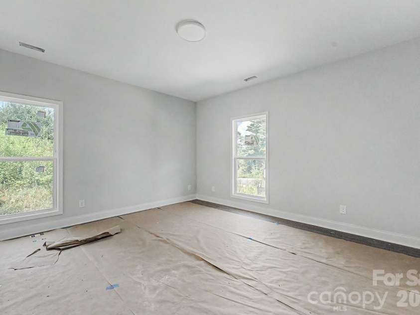 60 Charlotte Street, Franklin, NC 28734.  MLS# CAR4397643, YatesRealty ID 39577. 