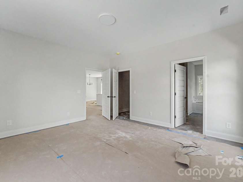 60 Charlotte Street, Franklin, NC 28734.  MLS# CAR4397643, YatesRealty ID 39577. 
