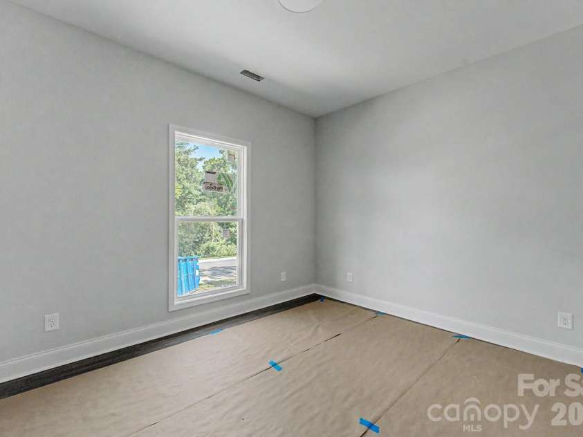 60 Charlotte Street, Franklin, NC 28734.  MLS# CAR4397643, YatesRealty ID 39577. 