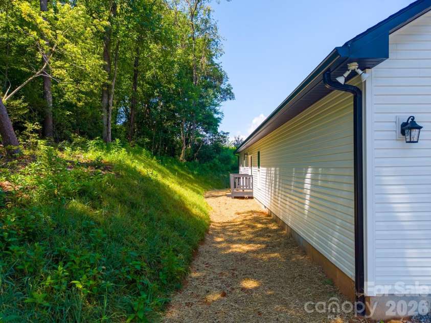 60 Charlotte Street, Franklin, NC 28734.  MLS# CAR4397643, YatesRealty ID 39577. 