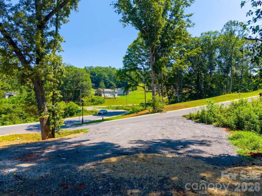 60 Charlotte Street, Franklin, NC 28734.  MLS# CAR4397643, YatesRealty ID 39577. 