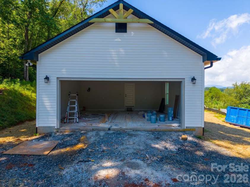 60 Charlotte Street, Franklin, NC 28734.  MLS# CAR4397643, YatesRealty ID 39577. 