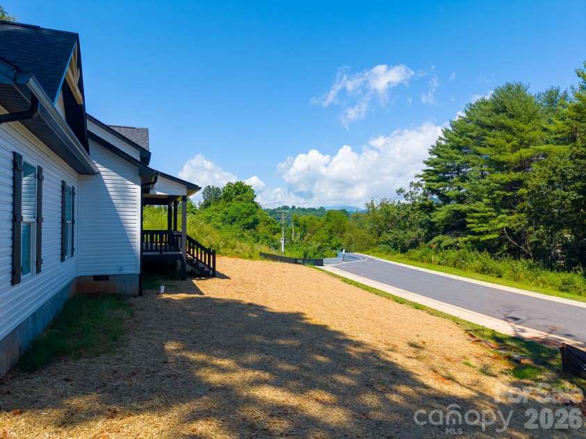 60 Charlotte Street, Franklin, NC 28734.  MLS# CAR4397643, YatesRealty ID 39577. 