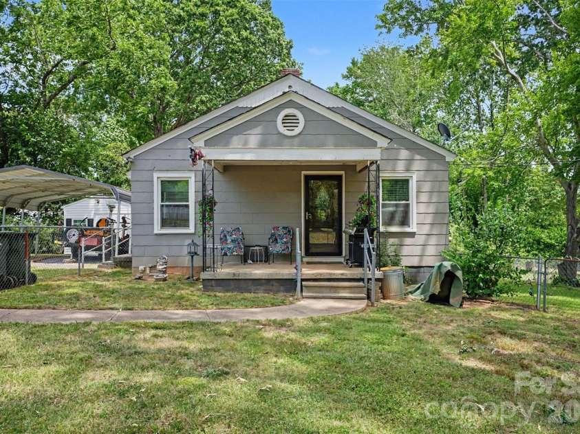 109 Pine Street, Lowell, NC 28098.  MLS# CAR4404707, YatesRealty ID 39578. 