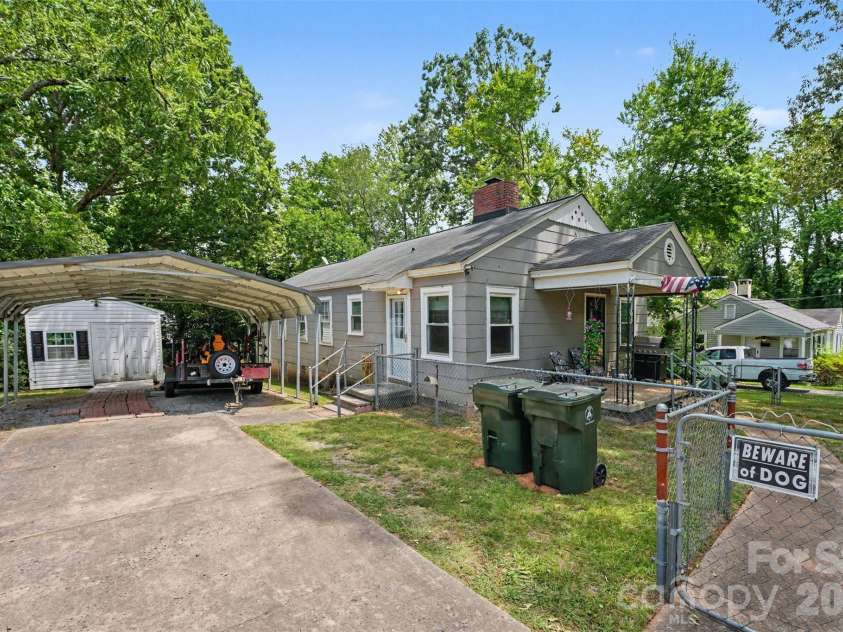 109 Pine Street, Lowell, NC 28098.  MLS# CAR4404707, YatesRealty ID 39578. 