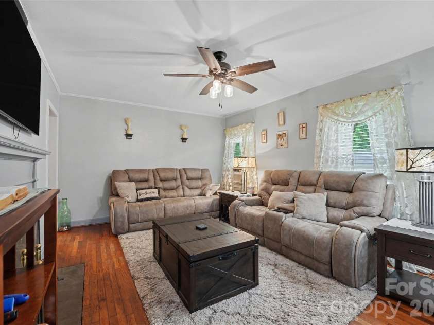 109 Pine Street, Lowell, NC 28098.  MLS# CAR4404707, YatesRealty ID 39578. 