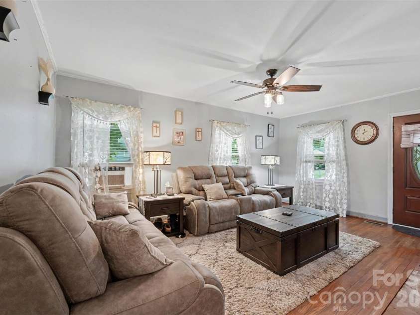109 Pine Street, Lowell, NC 28098.  MLS# CAR4404707, YatesRealty ID 39578. 
