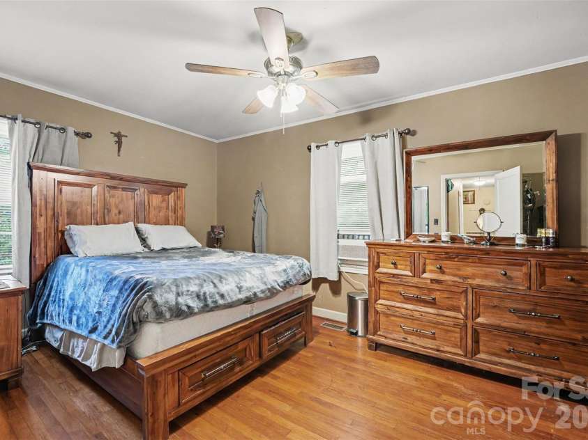 109 Pine Street, Lowell, NC 28098.  MLS# CAR4404707, YatesRealty ID 39578. 