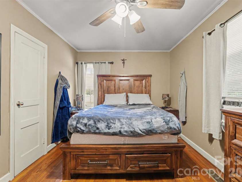 109 Pine Street, Lowell, NC 28098.  MLS# CAR4404707, YatesRealty ID 39578. 